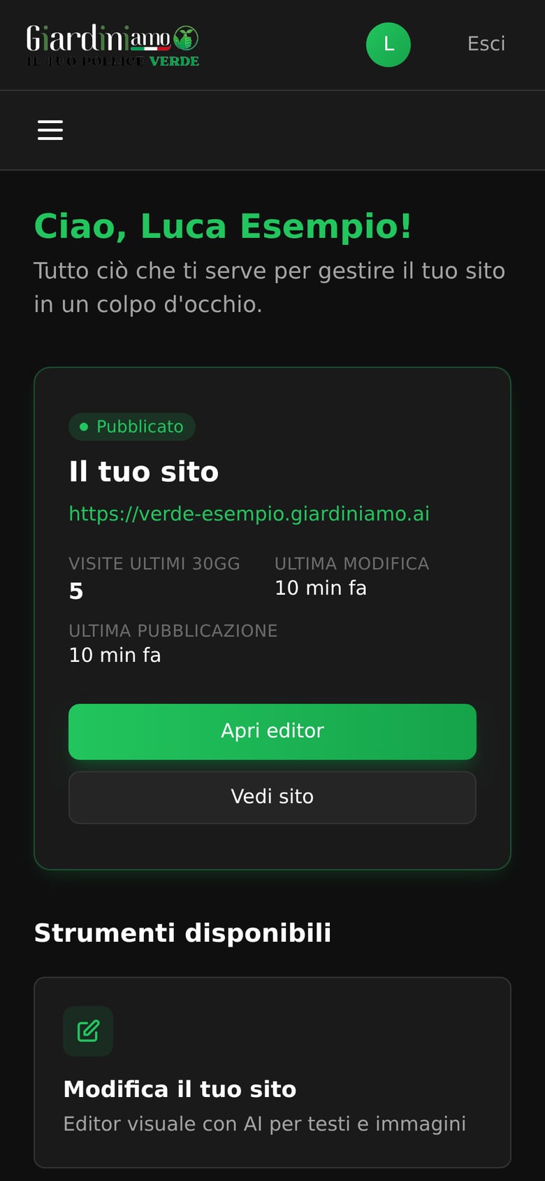 The gardener's dashboard on a phone: the published site, the visits of the last thirty days and the available tools (Italian interface).