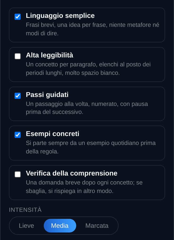 Schermata dell’app su telefono: nella finestra Didattica inclusiva, i cinque aspetti con una casella ciascuno (linguaggio semplice, passi guidati ed esempi concreti attivi) e sotto l’intensità, impostata su Media.
